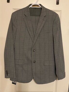 RW&Co. Gray Windowpane Suit - Size 40 Blazer with 33/32 dress pants
